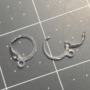 Findings: Round Earring Leavers (20)